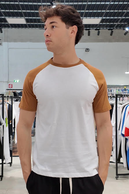 T-SHIRT MANICA COLORATA